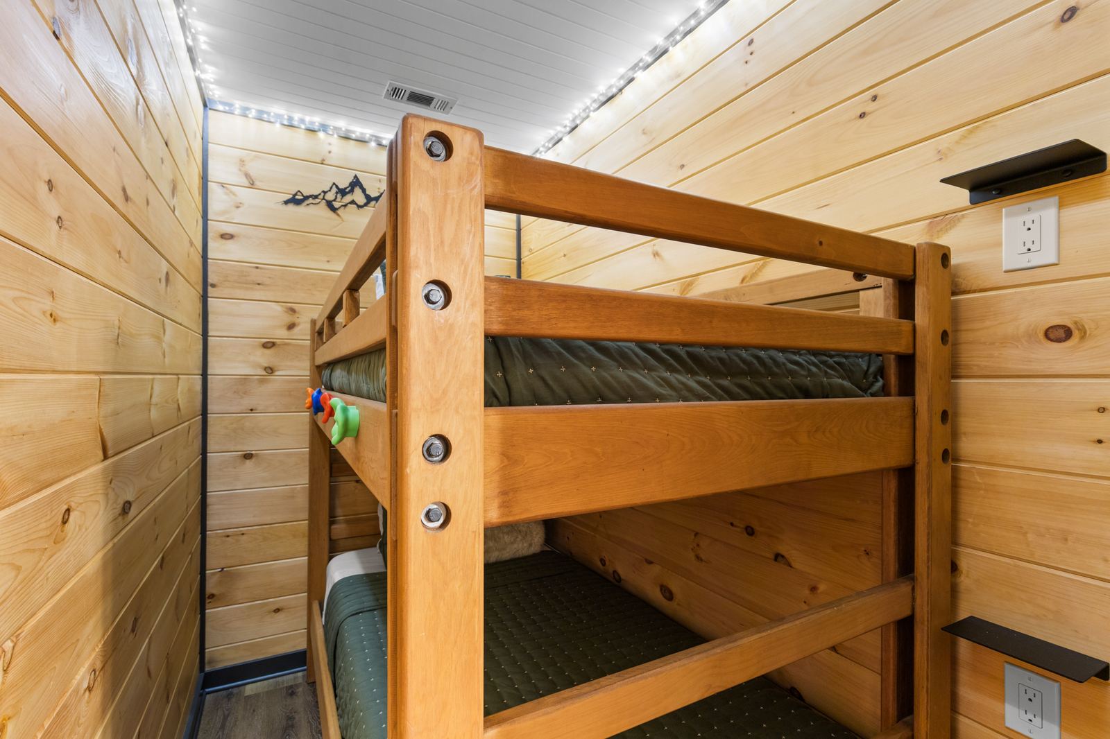 The Little Bear Cave's twin-over-twin bunk